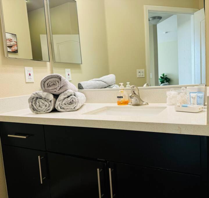 Oasis 2 Bedroom Minutes To The Marina Los Angeles